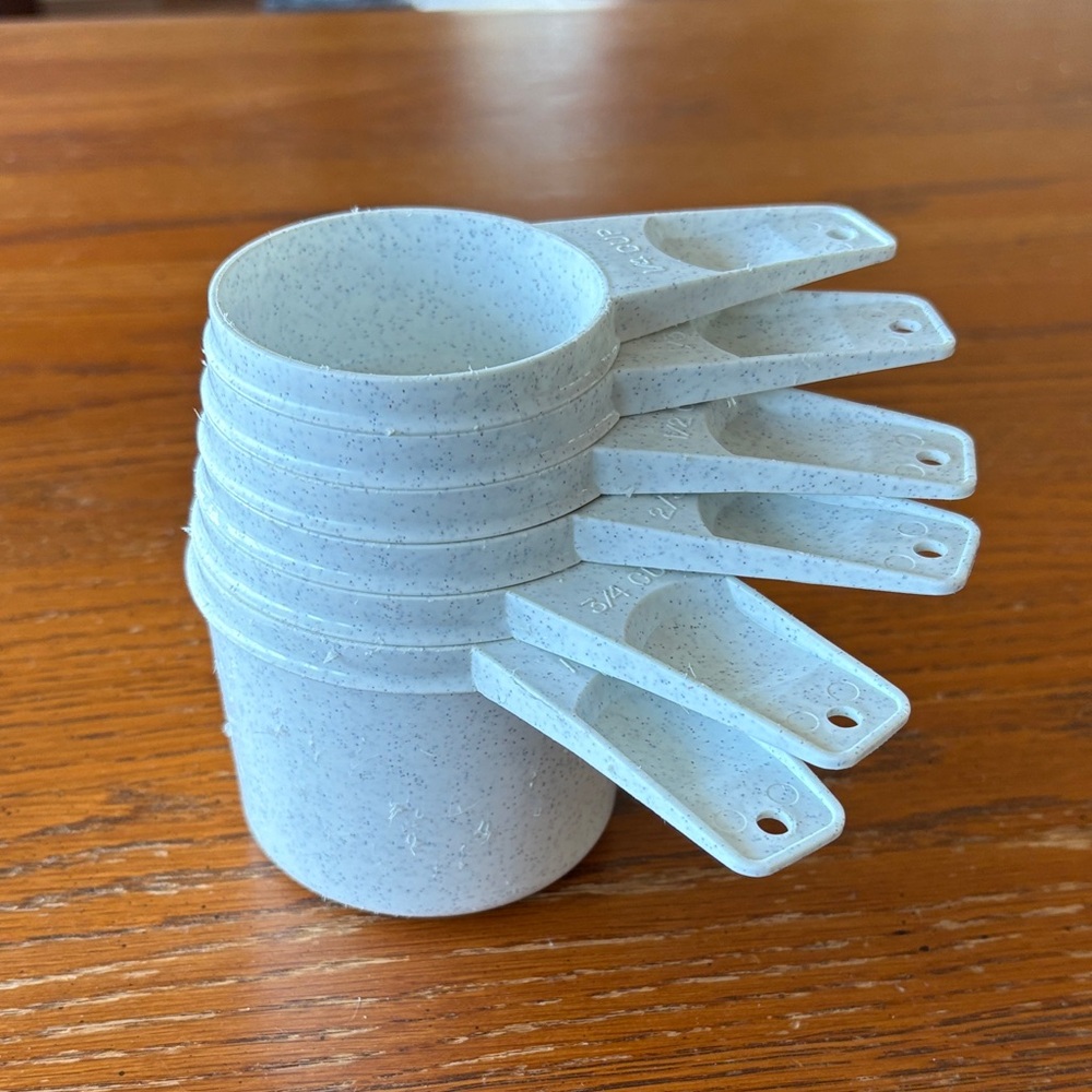 Tupperware Speckled White Measuring Cups Set of 6